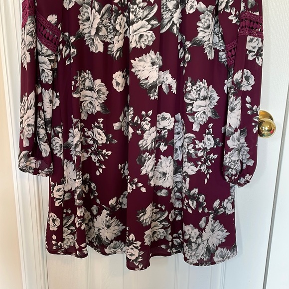 Fifth & Park Aline Dress, Burgundy dress with beautiful white design Siz… - Picture 5 of 12